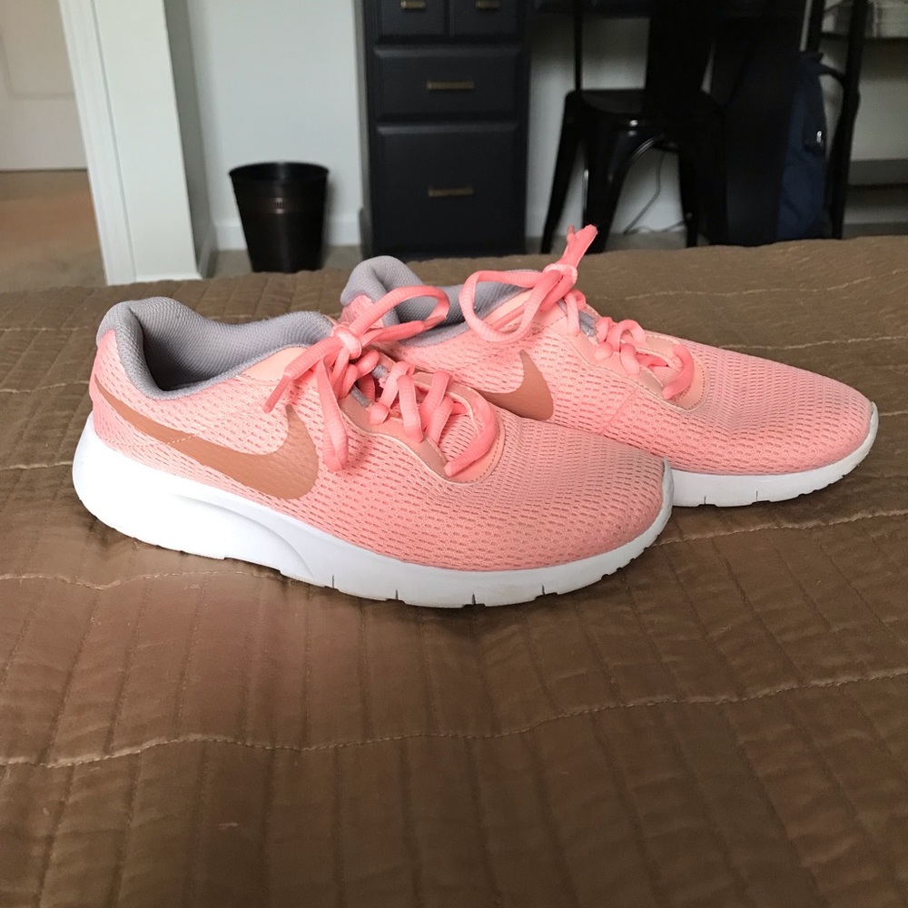 Nike Tanjun Shoes